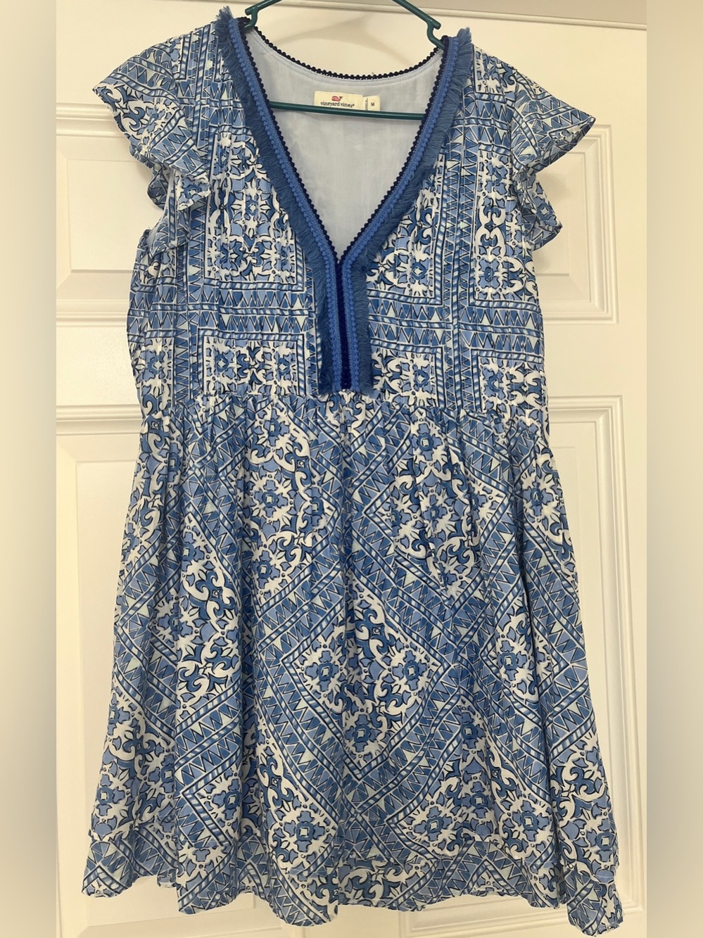 Vineyard Vines blue and white V neck dress in medium